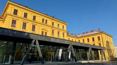 Bývalá Vrbenského kasárna v Hradci Králové se mění na Archu